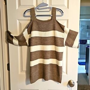 Off the shoulder sweater Tan and white